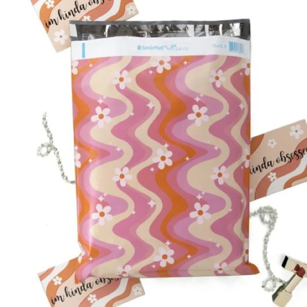 Wavy Daisy Poly Mailers 12x15.5 Pack of 25 - Picture 3 of 5